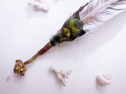 White feather smudge fan - white, –