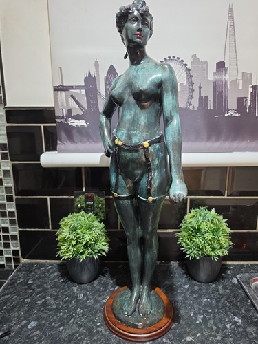 Bronze sculpture manner - bronze,
