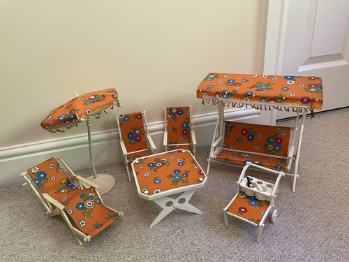 Vintage 1970s dollhouse - dollhouse, patio