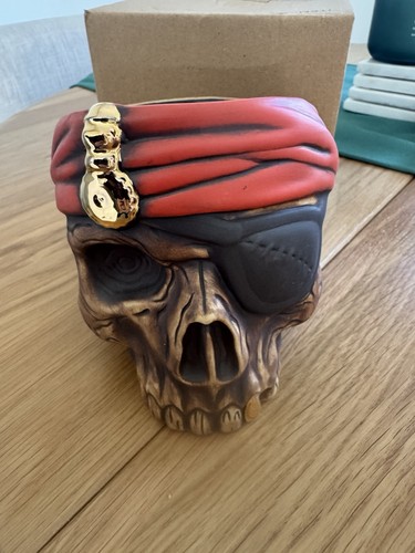 Disneys beak and barrel - barrel, skull