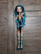 Monster High Nefera De Nile Doll With Crystal And Including Stand