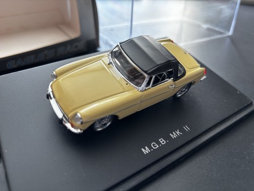 Mgb white with black hood - 2,