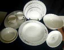 VINTAGE ARCOPAL VICTORIA FRANCE WHITE W/BLUE TRIM DINNER WARE SET 17 PIECES