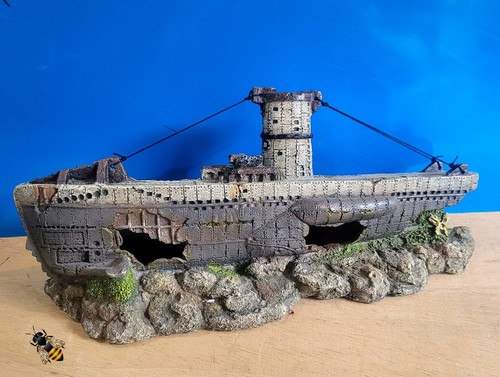 Aquarium ornament shipwreck - aquarium,