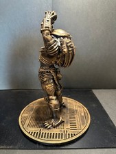 Predator Statue Ornament –