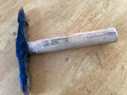 Bricklayers scutch hammer - scutch,
