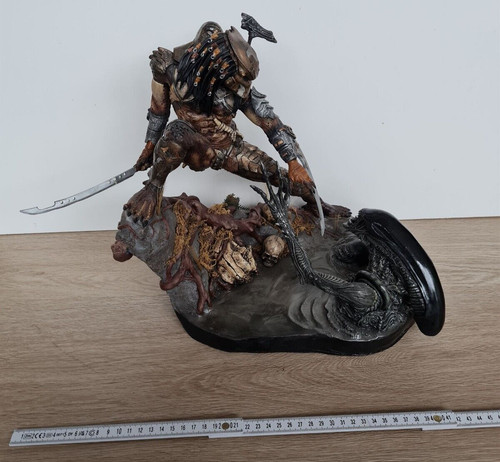 Narin alien predator statue - narin,