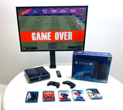 Game over wedding cake - game,