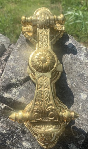 Large embossed door knocker - large,