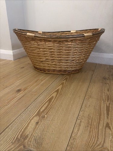 Large vintage oval wicker - large,