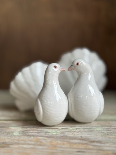 Vintage lladro white kissing - vintage,