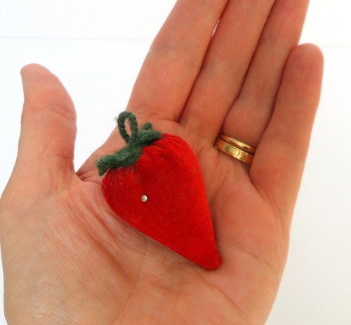 Old velvet strawberry emery - old,