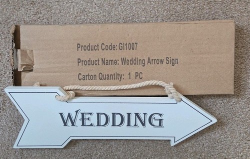 White hanging wooden wedding - white,