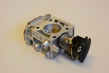 Throttle body drosselklappe BOSCH # 3437020559 0986438639 for VW Golf Passat 1.8