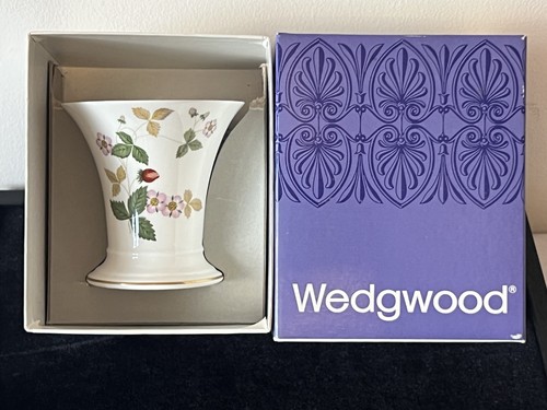 Wedgwood boxed vase - boxed, wild