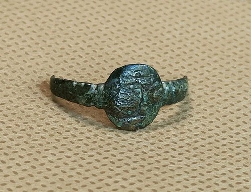 Early medieval ring metal - early,