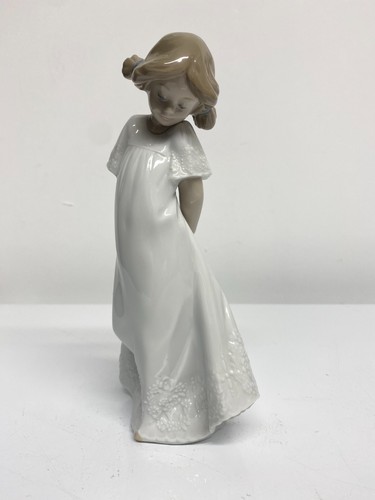 Authentic nao lladro so - by, "so