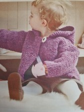 ARAN BABY/BOYS/GIRLS HOODED CARDIGAN SIZE 6 - 18 MONTHS EASY KNIT (739)