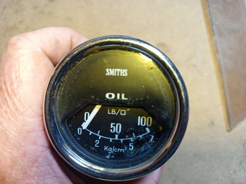Smiths 52 mm 100psi oil - ,