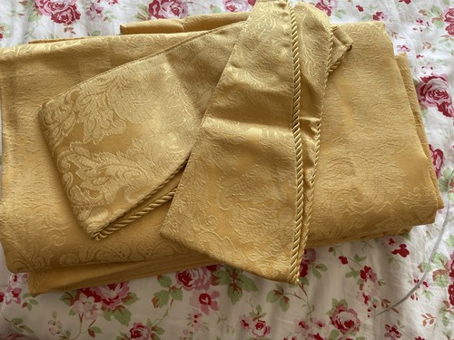 New pair gold jacquard - of,