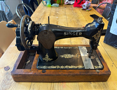 Singer vintage hand crank - vintage,