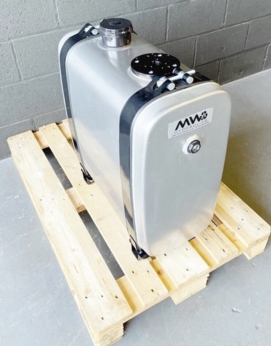 Hydraulic oil tank - hydraulic, rear