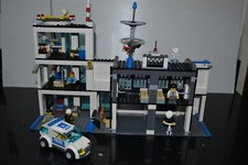 Lego City Police Station 7498 + 6 other police  sets - Large Bag - No boxes - EC