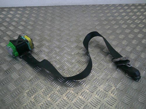 Toyota yaris seat belt - seat,