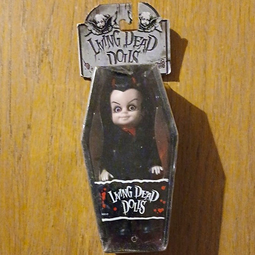 Mezco living dead - living,