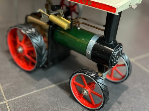 Mamod traction engine - engine, tyres