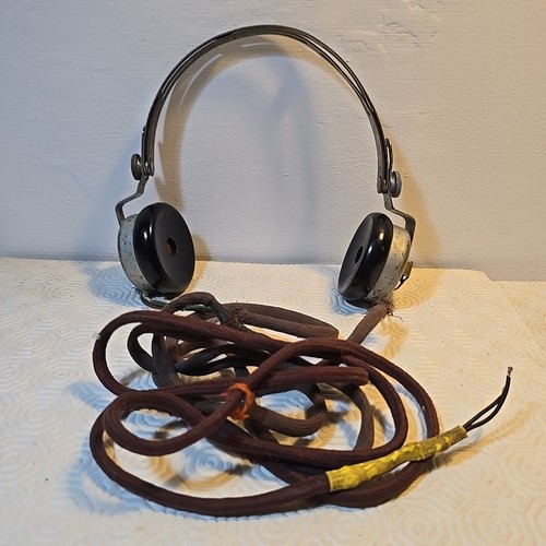 Vintage ww2 radio - ,