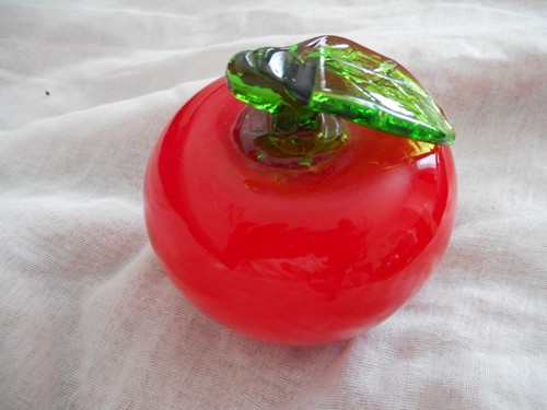 Paper weight apple - paper,