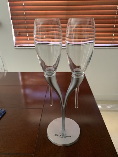 Moët chandon champagne - &chandon,