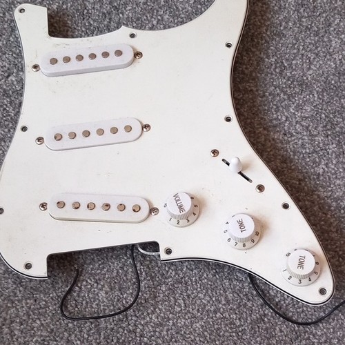 Cream strat style sss - strat-style, loaded