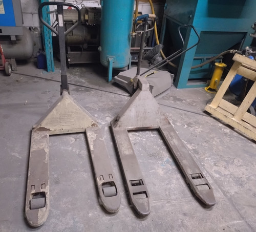 Pallet trucks pair - trucks, units)