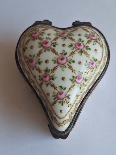 Sevres trinket box roses - sevres?,