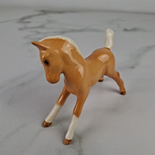 VINTAGE BESWICK FOAL PALOMINO GLOSS SMALL STRETCHED LEGS FACING RIGHT MODEL