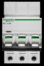 SCHNEIDER 32 AMP CURVE C 10kA