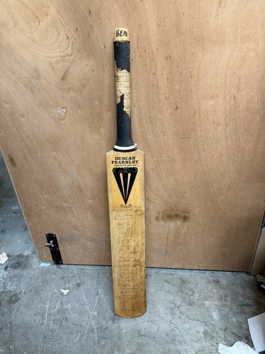Duncan fearnley bat signed - fearnley,