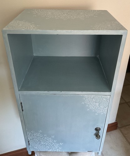 Beautiful bedside cabinet - bedside, cabinet/