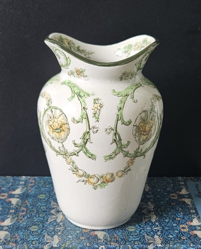 Antique royal doulton - royal,
