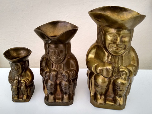 Brass toby jugs set of - set, 3