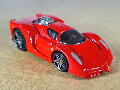 Hot wheels enzo - hot,