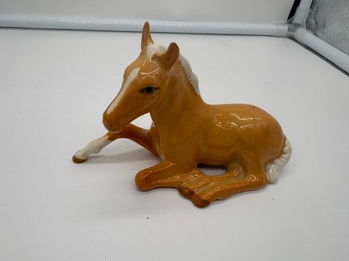 Beswick foal sitting - , 915