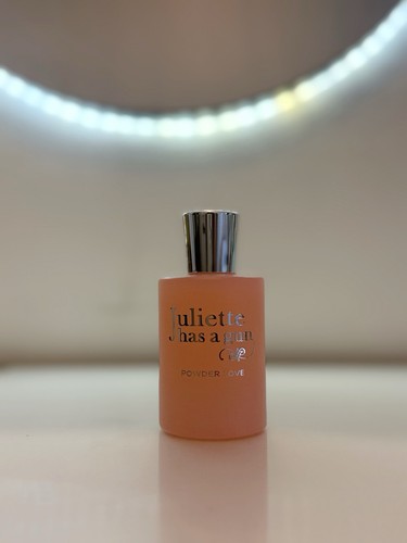 Juliet has gun - juliet, powder