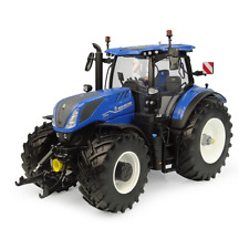 Universal Hobbies New Holland T7.300 Auto Command 1:32 Scale Model Tractor J6604