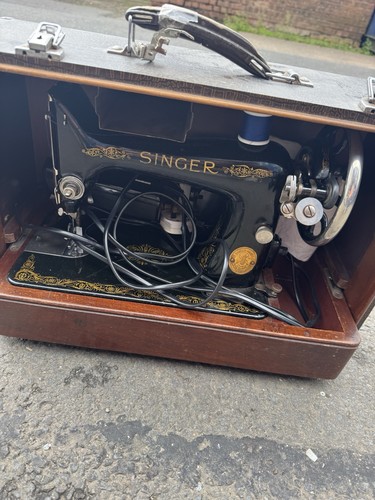 Singer sewing machine - singer,