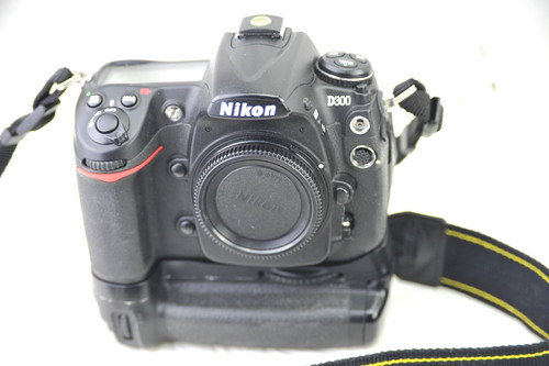 Nikon d300 3mp dslr camera - dslr,