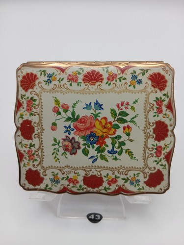 Beautiful vintage stratton - beautiful,