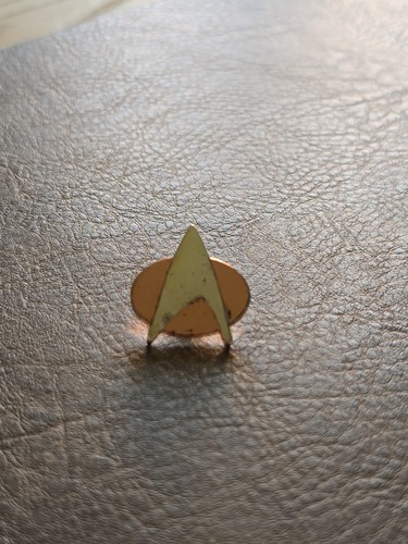 Star trek 2002 pin - 2002,